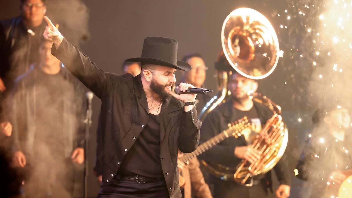 ¡La Quinta Vergara se vino abajo! Así fue el tremendo homenaje de Carín León a Zalo Reyes en el Festival de Viña 2025