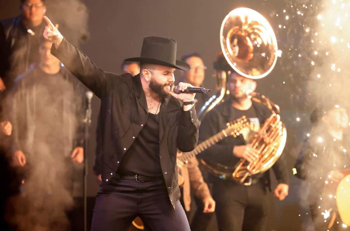 ¡La Quinta Vergara se vino abajo! Así fue el tremendo homenaje de Carín León a Zalo Reyes en el Festival de Viña 2025