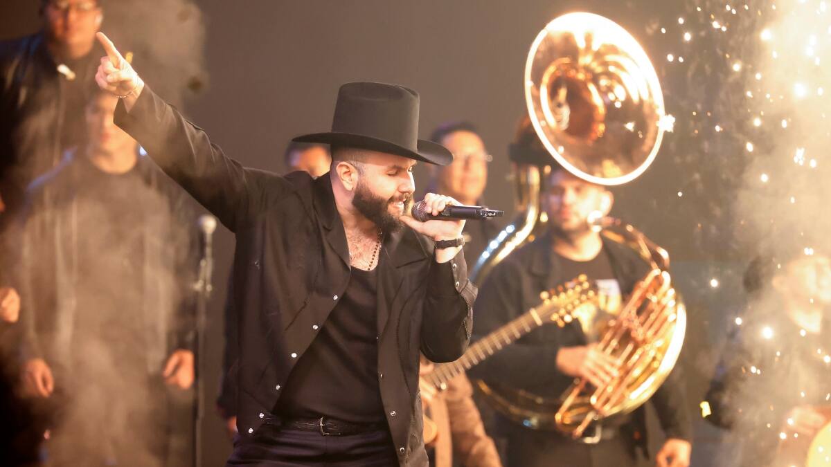 Carín León anuncia segundo concierto en Chile: fecha y a qué hora comienza la venta de entradas