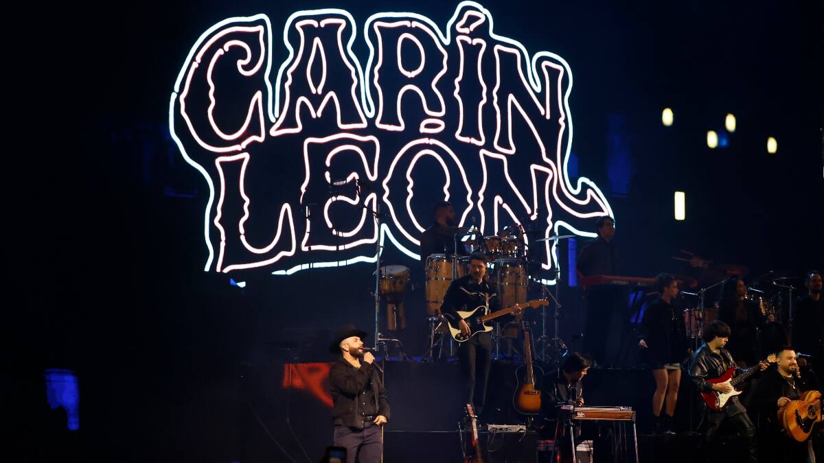 Carín León en Chile 2025: Fecha, lugar y dónde comprar las entradas que van desde los $10 mil