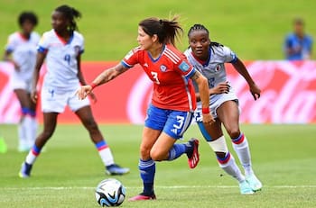 Jugadora del fútbol chileno ninguneó a Carla Guerrero tras fracaso de La Roja Femenina