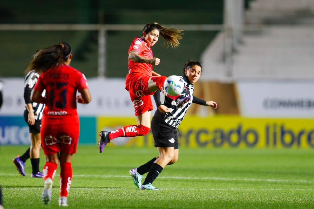 . Jugadora de la U. Foto: @udechilefem.