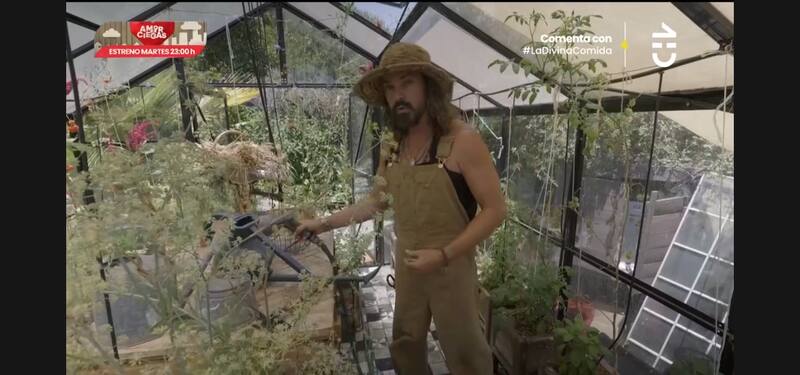 Mencionó que el secreto para tener un gran huerto es tener un buen sustrato.