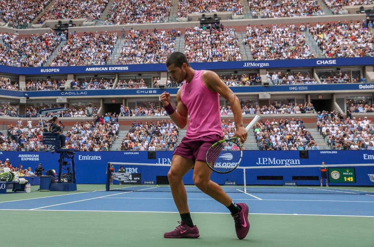 Carlos Alcaraz arrasa con Novak Djokovic y se mete en la final del US Open