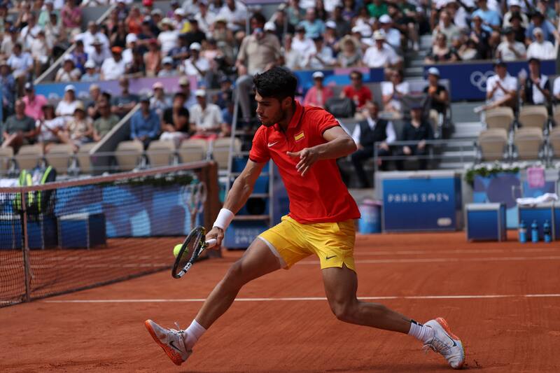 El tenista español Carlos Alcaraz venció al canadiense Felix Auger-Aliassime en la semifinal de singles. EFE.