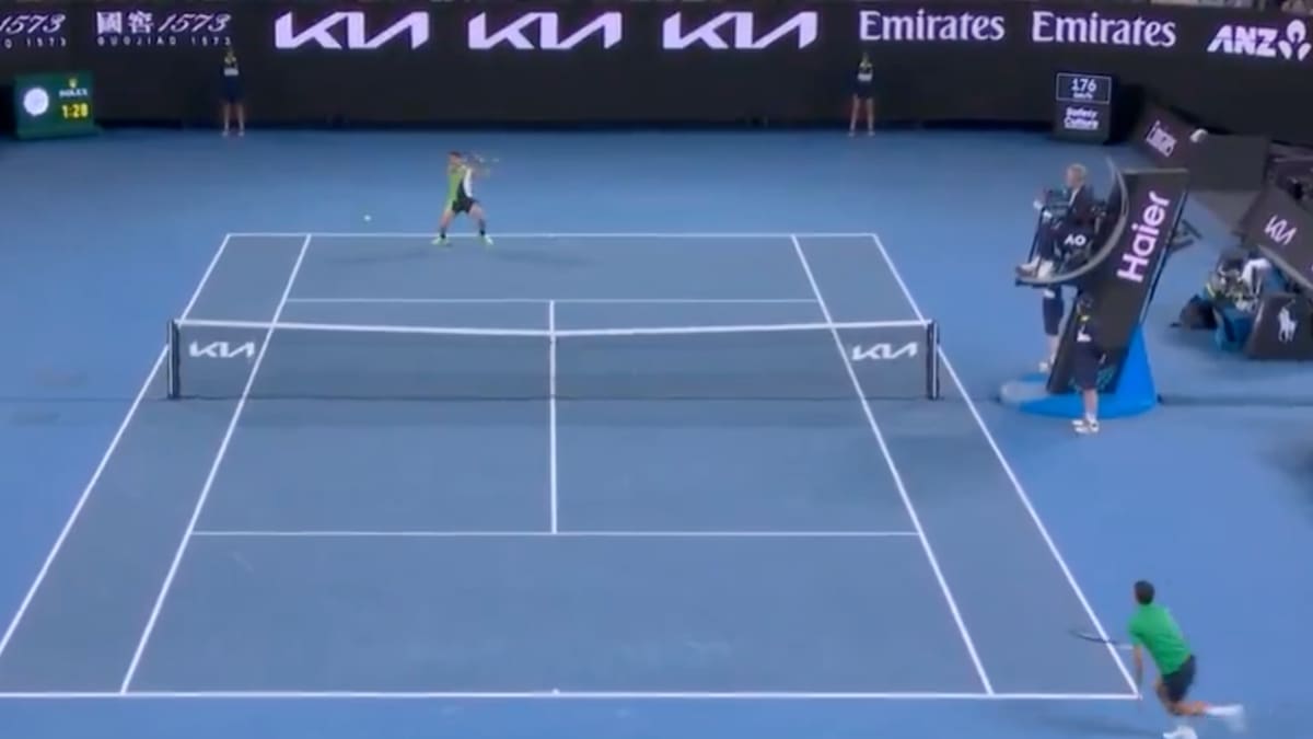 VIDEO | Djokovic se quedó sin habla tras este increíble punto de Alcaraz en la final del Australian Open