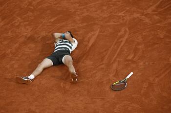 No podía ser de otra forma: con este puntazo Alcaraz ganó la histórica final de Roland Garros