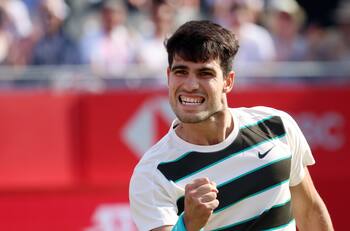 Casi hubo batacazo: Carlos Alcaraz sobrevivió a un partido increíble en Queen’s