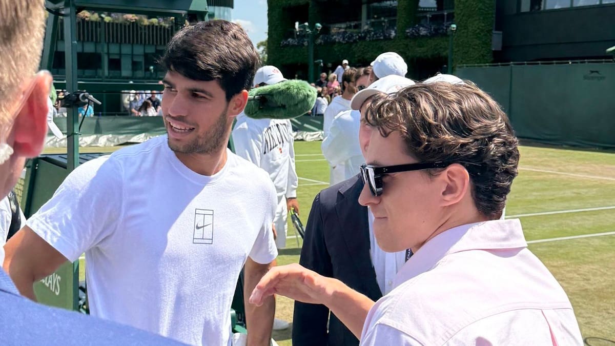 Carlos Alcaraz se encontró con Spiderman en Wimbledon y le lanzó un desafío: “Cuando quieras...”