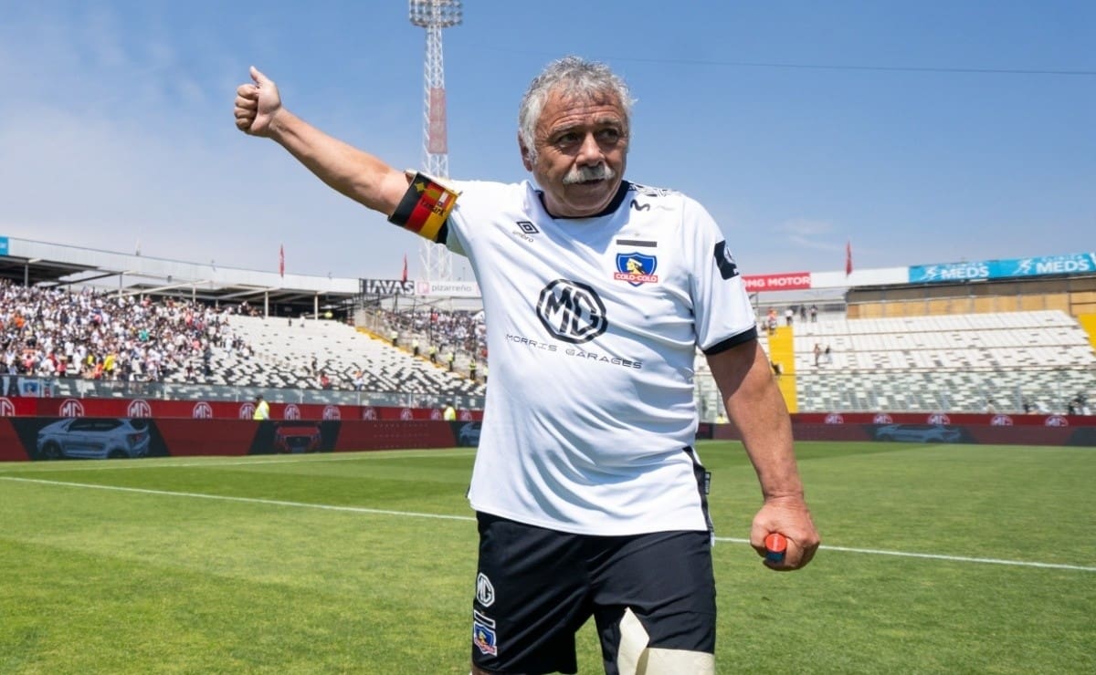 con la camiseta de Colo Colo.