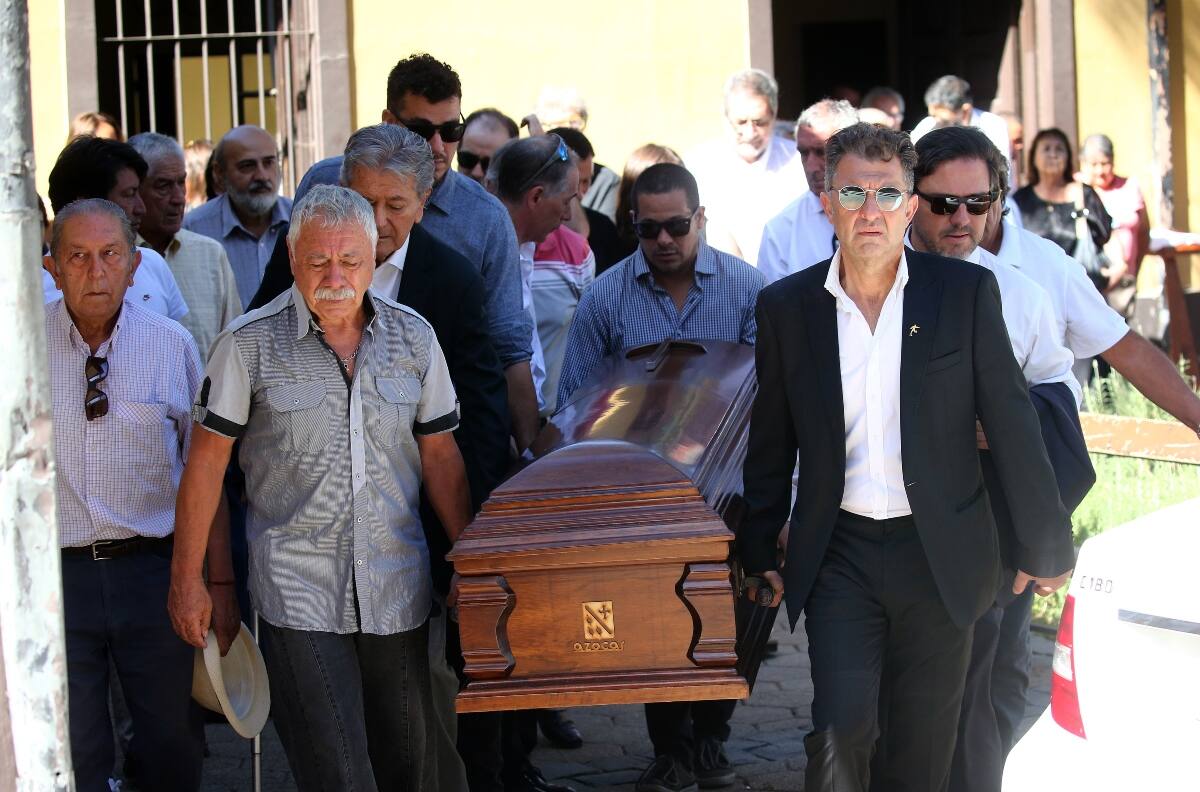 Carlos Caszely y Aníbal Mosa a la cabeza: el emotivo velorio del histórico Jorge Toro