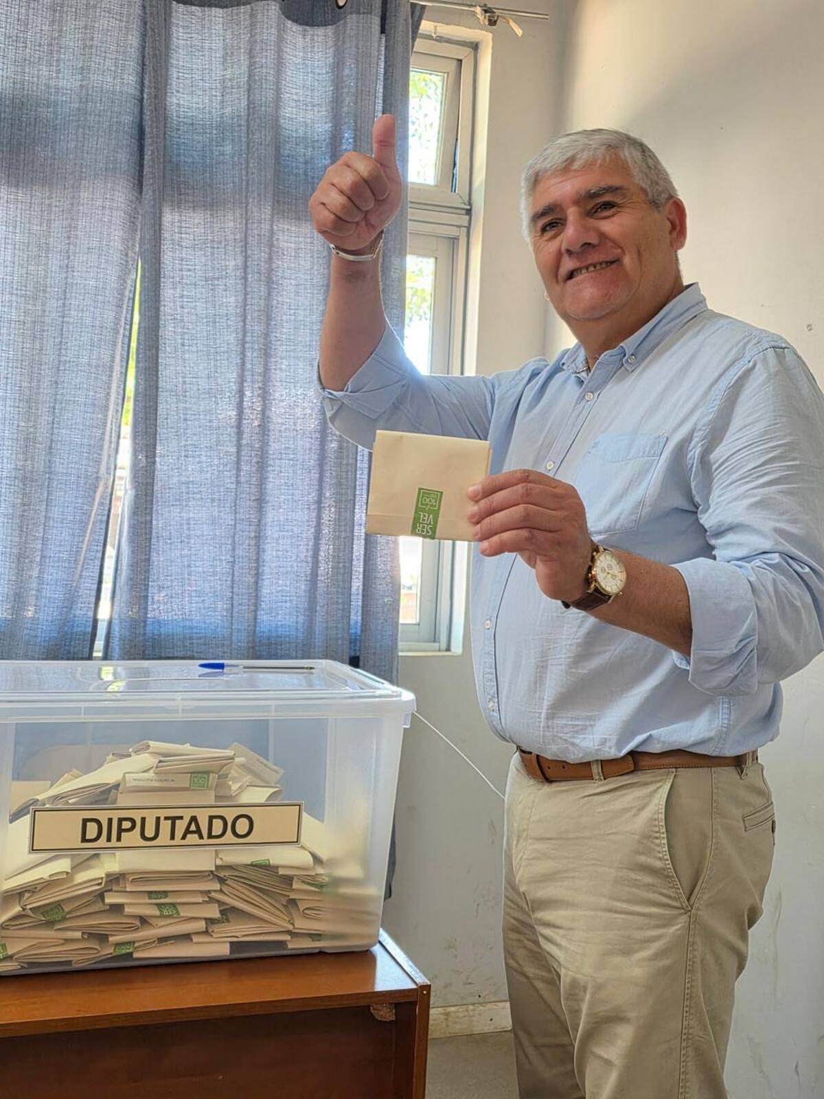 El exárbitro chileno fue electo diputado por el Distrito 19 con más de 21 mil votos. Foto: Instagram @carloschandiaa