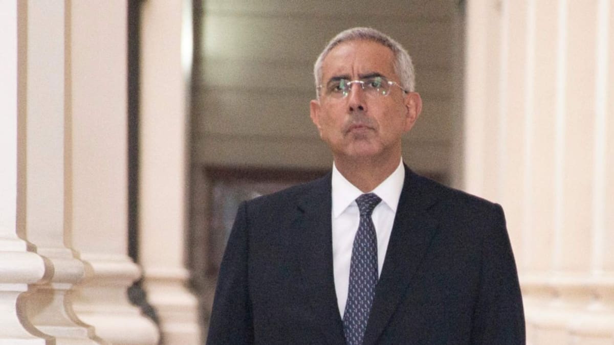 Abogado en el caso Penta, SQM y más: este era Carlos Cortés, director de Blanco y Negro que falleció este domingo