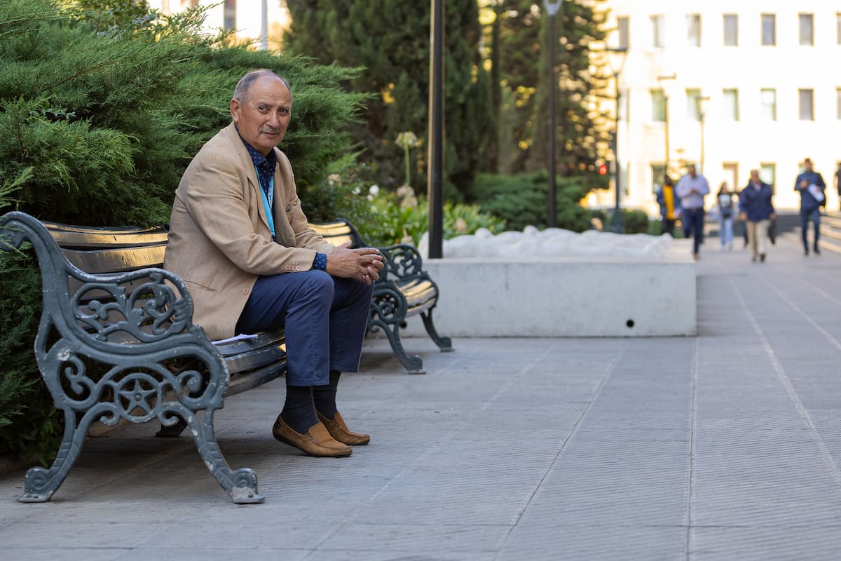 "Pese a que sufrí mucho porque amo al fútbol, decidí dejarlo por mi familia. Necesitaba producir para criar a mis hijos", precisa.