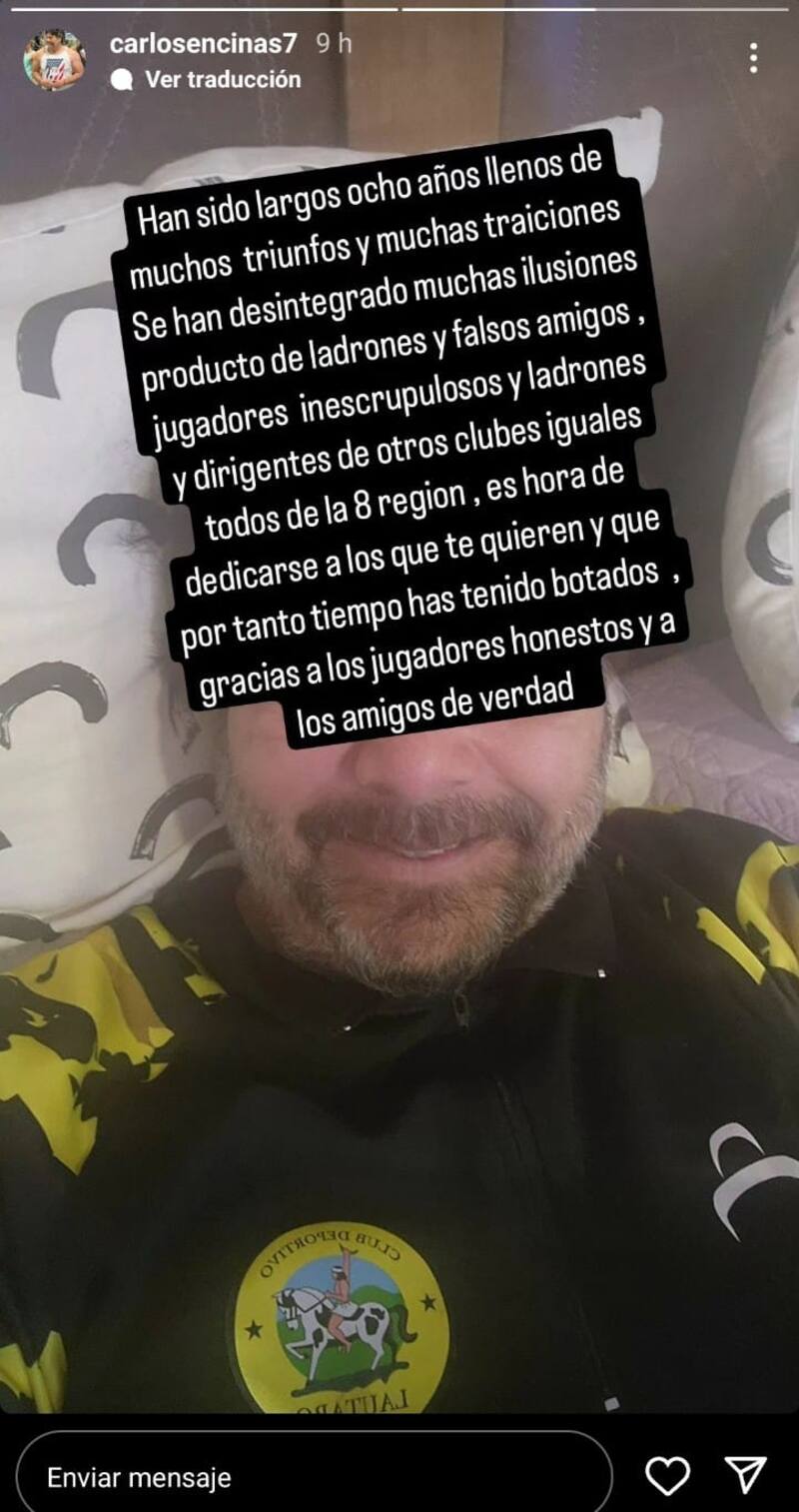 Carlos Encinas no se guardó nada a través de redes sociales.