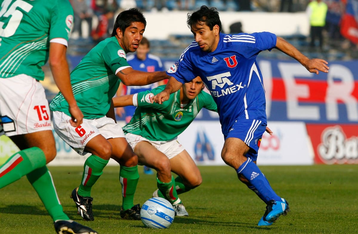 El ex defensor repasó algunos hitos de su carrera, recordando el gol a Colo-Colo en 2001. Foto: Aton.