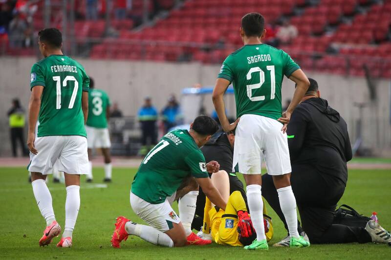 Carlos Lampe salió reemplazado en el minuto 45+1' por la lesión en su pierna derecha. (Foto: Aton)