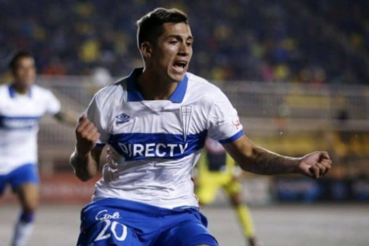 Carlos Lobos, en su época como jugador de la UC.