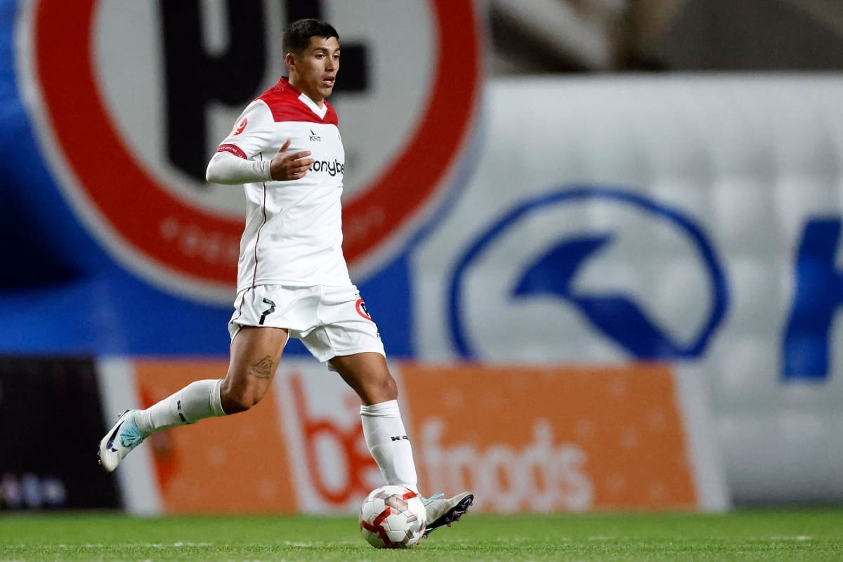 Carlos Lobos con la camiseta de Deportes La Serena.