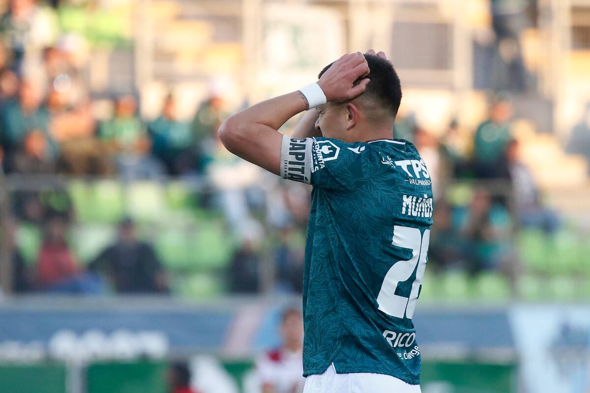 El delantero vivió una amarga despedida de Santiago Wanderes.