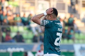 Carlos Muñoz explota en contra la dirigencia de Wanderers: “Ustedes no nos representan”