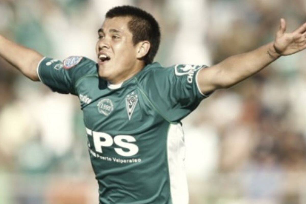 Un debut goleador inolvidable para Carlos Muñoz: ante el archirrival, a estadio lleno en Playa Ancha y en el último minuto.