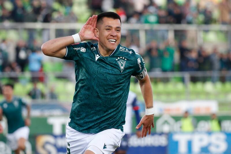 le envió un cariñoso mensaje a Wanderers, club de sus amores. Foto: Photosport.