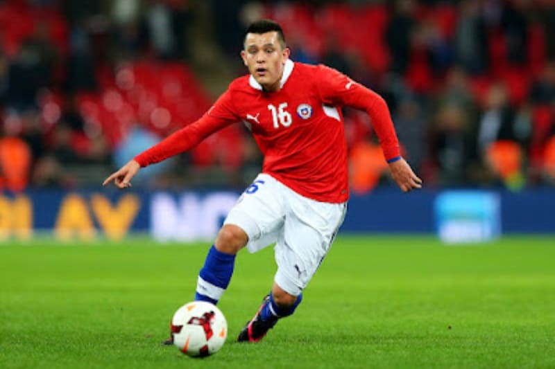 El goleador jugó 11 partidos en La Roja y tuvo un registro de tres anotaciones.