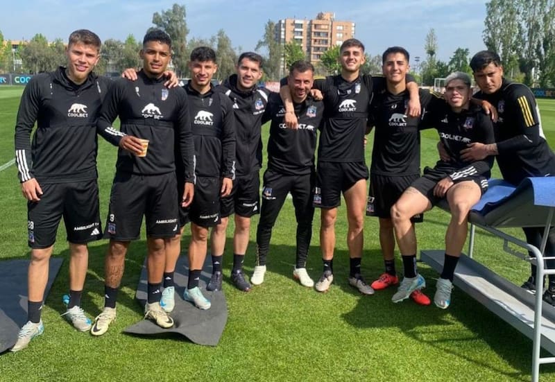Carlos Palacios entrenando con los no convocados de Colo Colo.