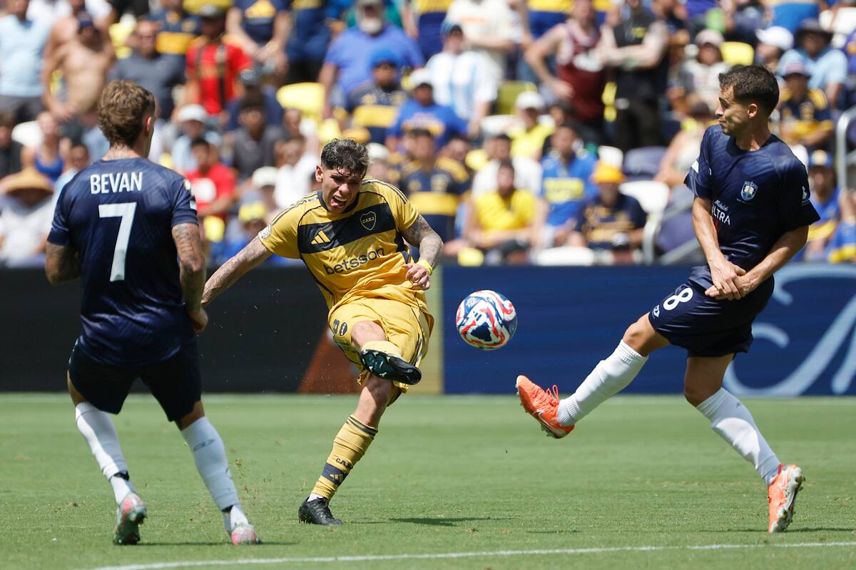 Carlos Palacios fue titular en Boca Juniors. Foto: EFE.