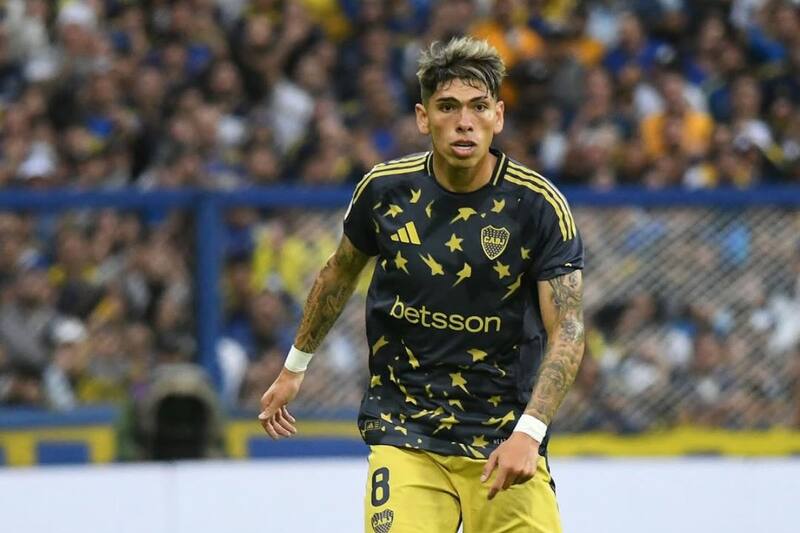 El chileno con la camiseta de Boca Juniors. Foto: Instagram Boca Juniors.