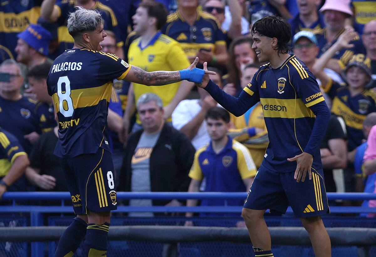 festeja el triunfo de Boca Juniors sobre River Plate en el Superclásico Argentino. EFE