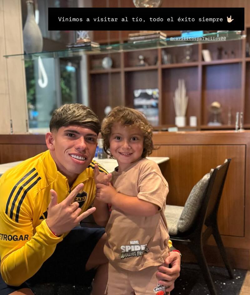 El volante junto al hijo de Maxi Falcón.