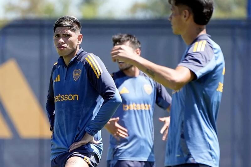 se quedó sin DT tras el despido de Fernando Gago en Boca.