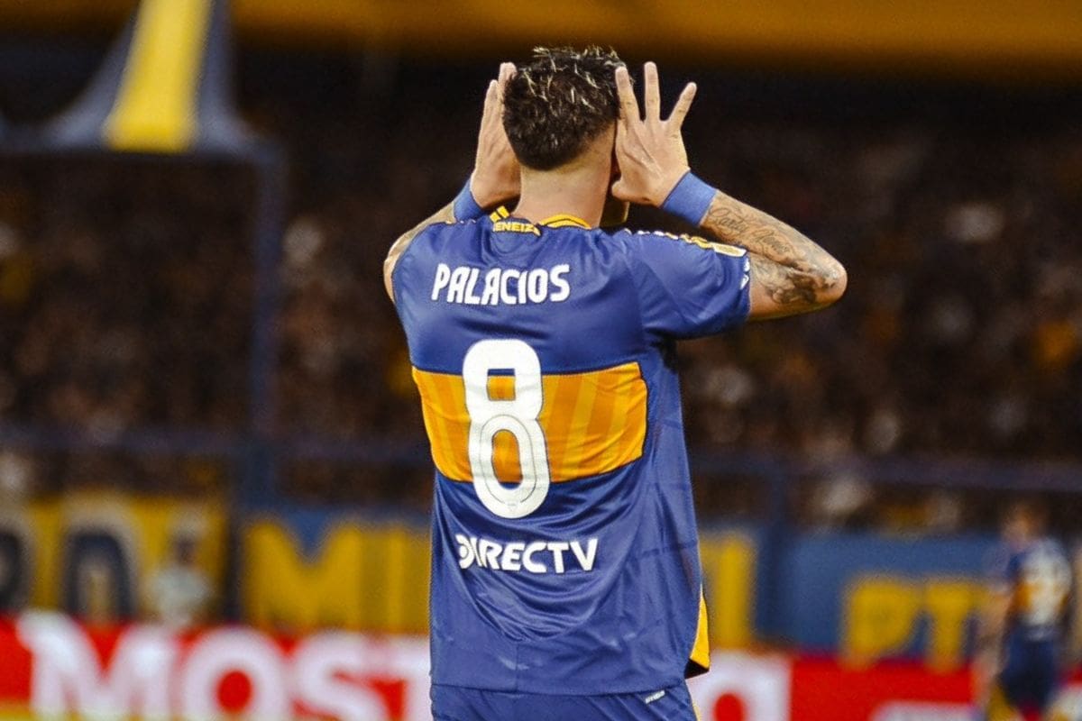 celebrando su primer gol en Boca Juniors.