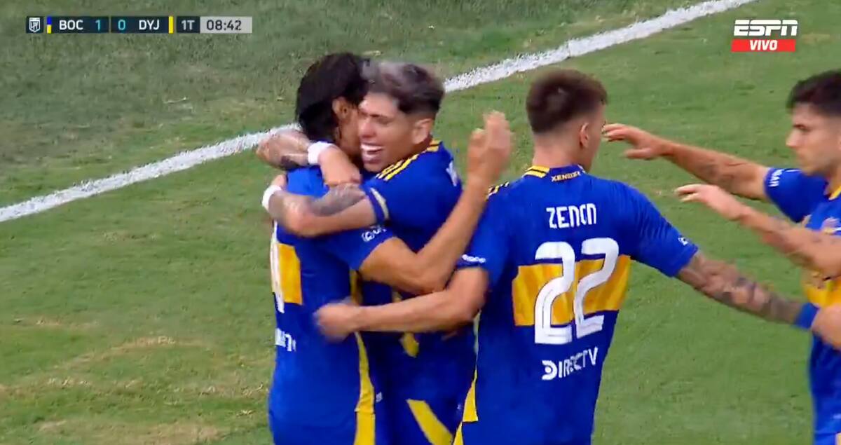 El chileno asistió a Edinson Cavani.