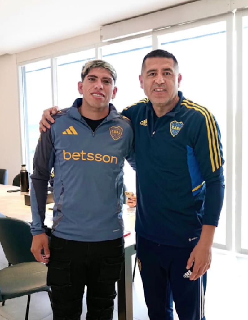 La Joya subió la primera foto con Juan Román Riquelme