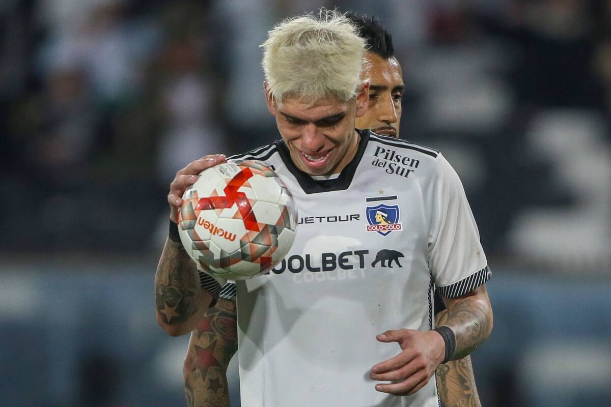 entrega buenas noticias en Colo Colo.