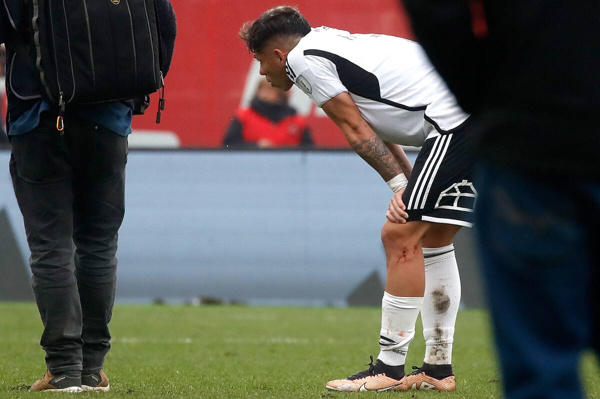 El atacante de Colo Colo podría ser la cuarta baja para la visita a Ñublense por el Campeonato Nacional. (Foto: Agencia Aton)