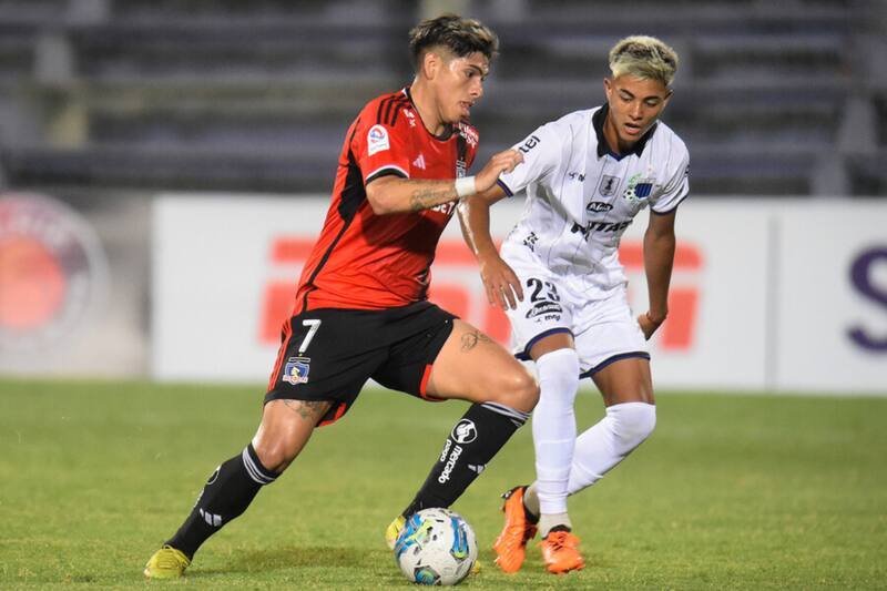 jugando por Colo Colo ante Liverpool de Uruguay (Foto: Photosport)