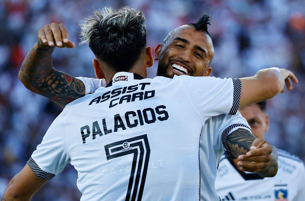 “Te amo”: Carlos Palacios y Arturo Vidal se “tiran flores” en medio de sus complicados momentos