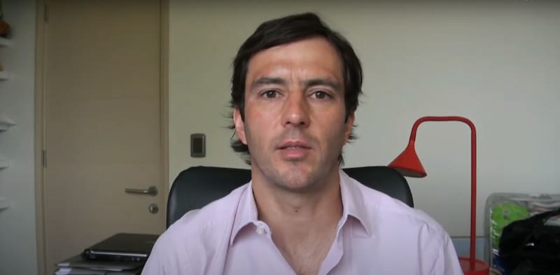 El ingeniero industrial es aficionado al deporte y ciclismo, una de las tantas cosas que tienen en común con su pololo.