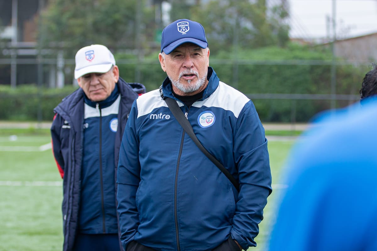El presidente del Colegio de Entrenadores afirma que se deben federar las escuelas de fútbol, con el propósito de registrar a todos los jugadores y también obtener un beneficio como parte del proceso de formación.
