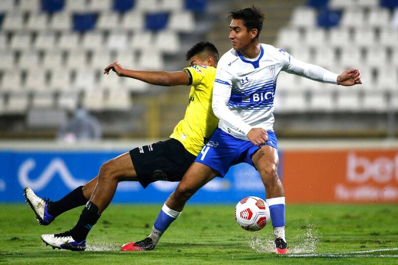 Carlos Salomón defendiendo a la UC. Foto: Agencia Aton.