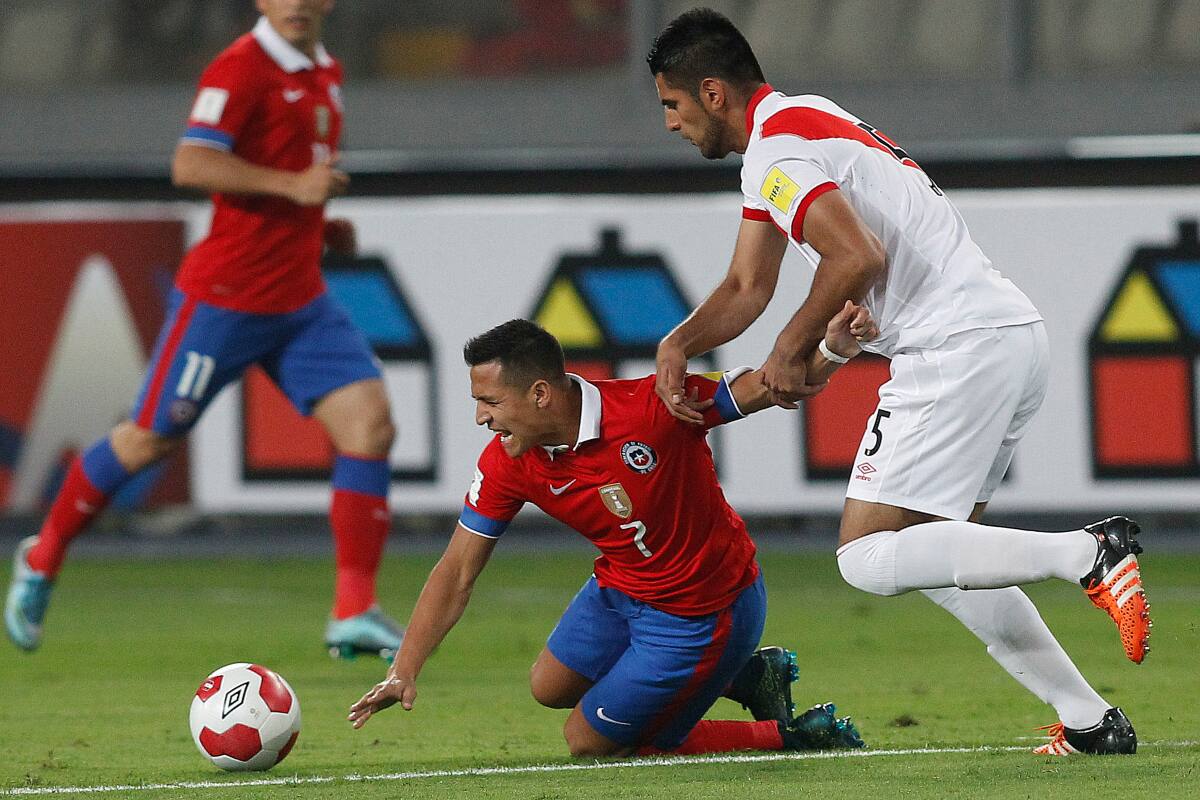 jugando por Perú ante la Selección Chilena (Foto: Aton)