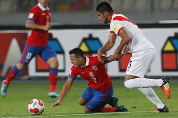 El jugador más polémico de Perú le echa bencina al Clásico del Pácifico con Chile: “Vamos a Santiago a sumar”