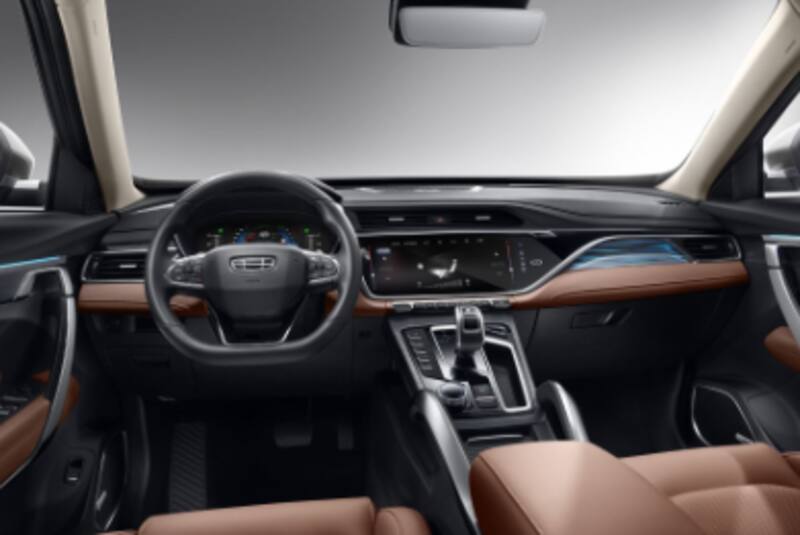 La Jueza luce su camioneta.