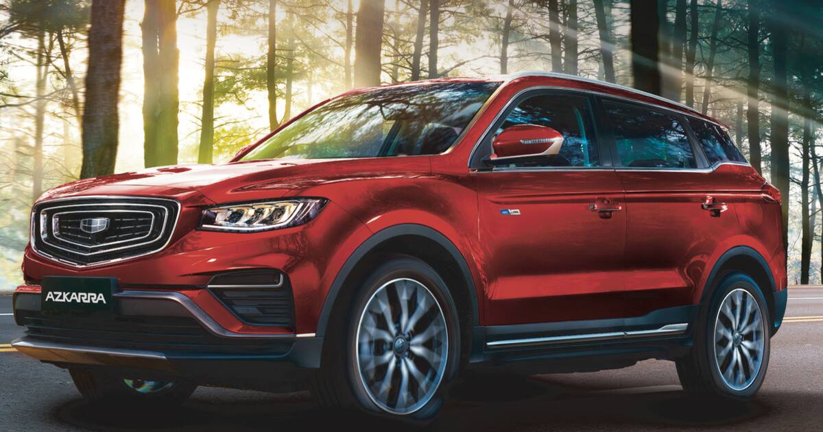 La Jueza luce su camioneta.