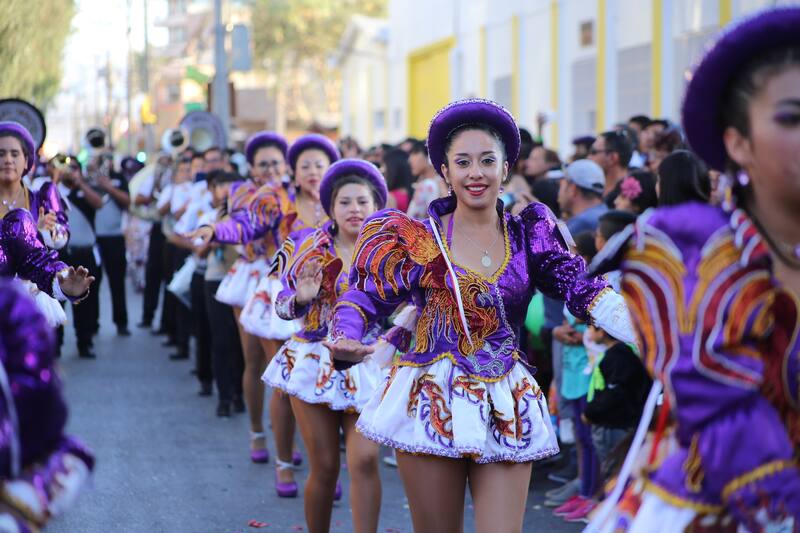 Revisa cuándo y dónde se realizará la XIV edición del Carnaval Andino de Calama “El Oasis Amanece con el Brillo del Cobre”. Créditos: Corporación de Cultura y Turismo de Calama.