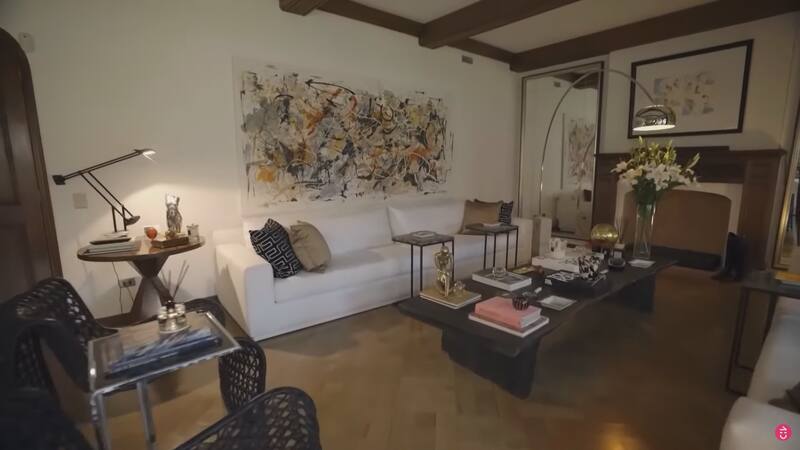 Carola Julio mostró el living de su casa.